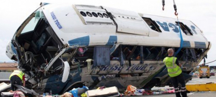 TRAGEDIE - Un autocar cu 46 de pasageri s-a răsturnat. Oamenii mergeau la mănăstirea Prislop