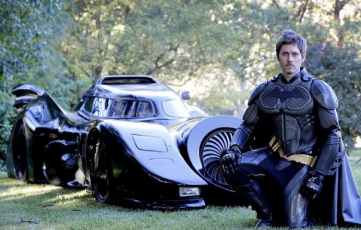 Cum ar fi să te întâlneşti cu BATMAN în trafic? Batmobile-ul aprobat pentru circulaţie