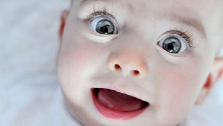 7 etape bizare în dezvoltarea bebeluşilor