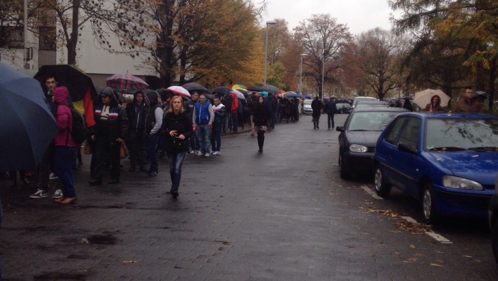 REZULTATE ALEGERI. HAOS în Germania la cozile românilor: străzi blocate şi poliţia în alertă