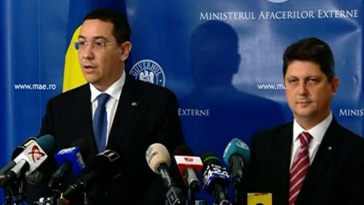 Ponta îl ia în brațe pe Corlățean în scandalul votului din străinătate. Amenințări vagi cu demiterea