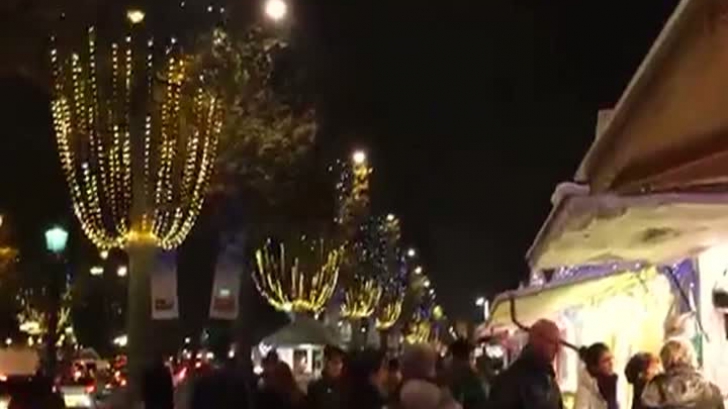 Luminile de Crăciun s-au aprins, la Paris, pe Champs Elysee