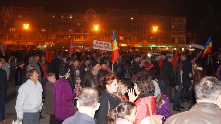 PROTESTE. REVOLTĂ şi la Baia Mare! Două mitinguri se ţin în acelaşi timp, cu afinităţi diferite