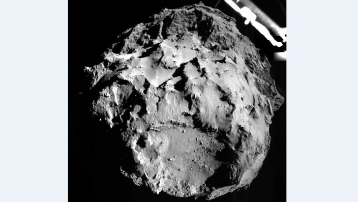 Philae Lander. Prima imagine a cometei a fost trimisă pe Terra atunci când aparatul se afla la 3km distanţă de astru