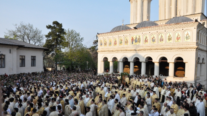 Reacția DURĂ a Patriarhiei, după implicarea preoților în campania electorală a lui Victor Ponta