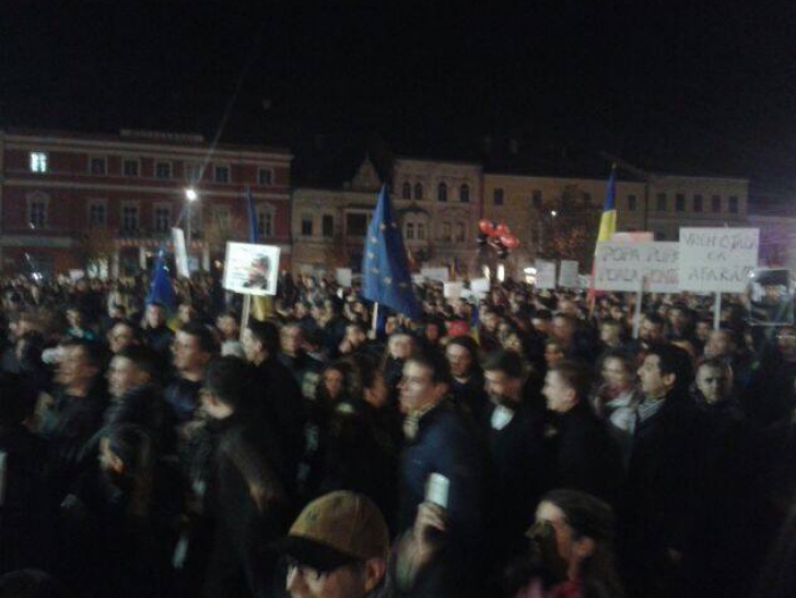 PROTESTE.  ALERTĂ - 6000 de oameni mărşăluiesc în Cluj. Care sunt zonele spre care se îndreaptă 