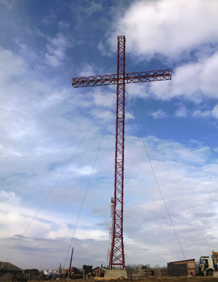 FORMIDABIL - O cruce de 30 de metri înălţime a fost sfinţită la Roşiori