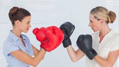 Cum să îţi manipulezi duşmanii