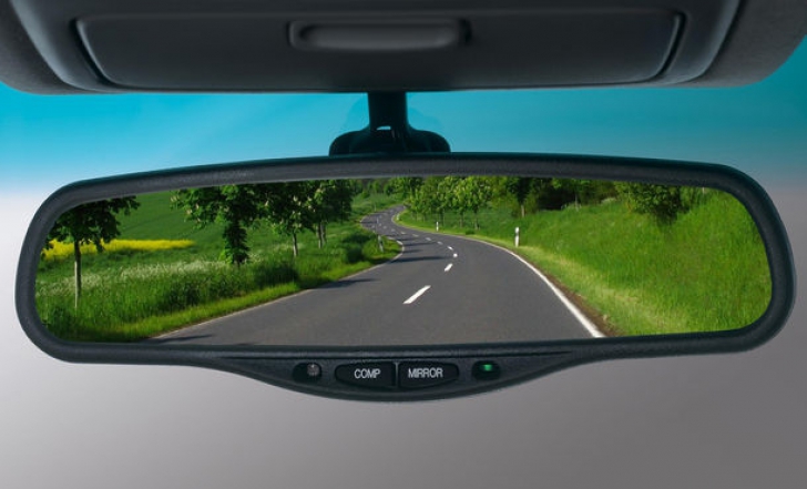 O companie auto vrea să înlocuiască oglinda retrovizoare. Ce propune în schimb