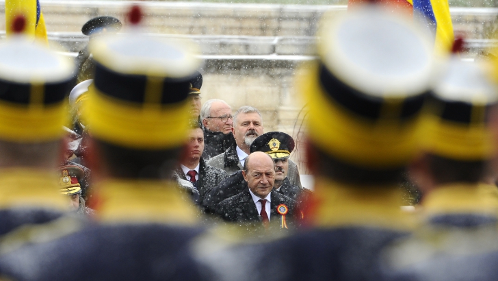ZIUA NAŢIONALĂ. Băsescu şi Ponta s-au ignorat reciproc la parada militară din Bucureşti / Foto: presidency.ro