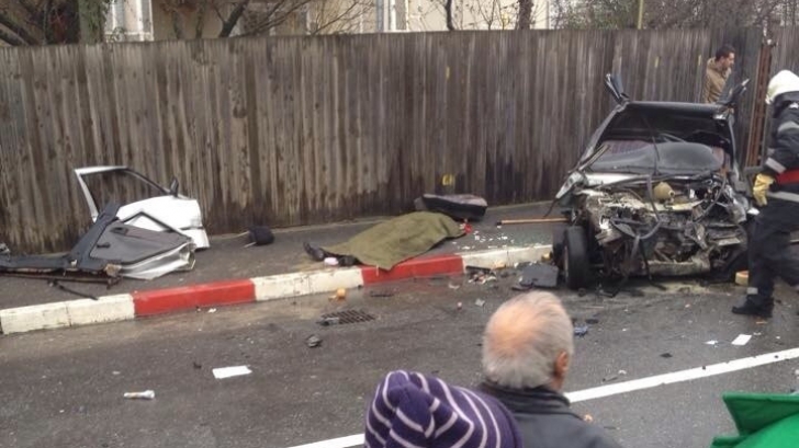 Accident TERIBIL în Argeş. Un vitezoman cu BMW a spulberat o Dacie: doi oameni au murit