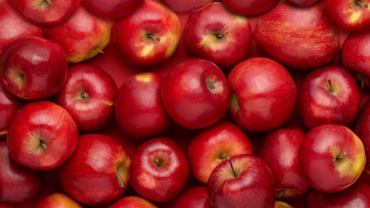 Ce a descoperit un bărbat în mărul cumpărat de la supermarket
