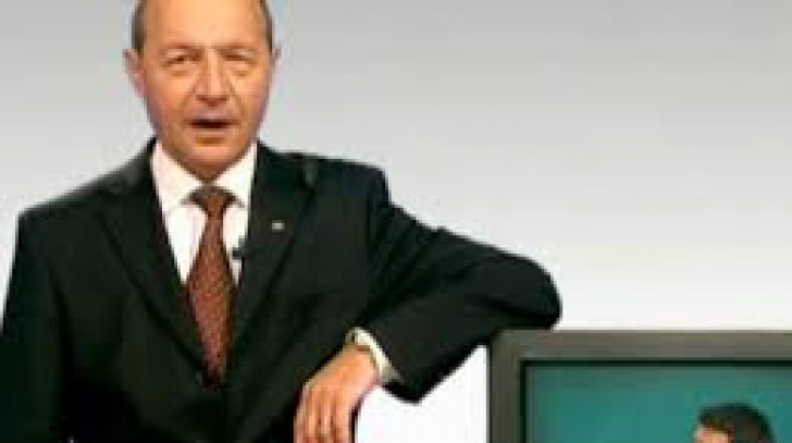 JUCĂTOR la televizor. Presa în vremea lui Traian Băsescu