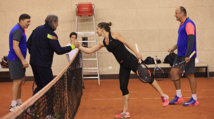 SIMONA HALEP. Sportiva noastră a jucat o partidă de tenis împreună cu Năstase, contra a 5000 de euro