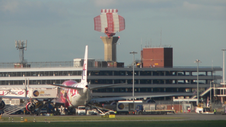 Londra: Avion evacuat de urgență pe aeroportul Heathrow