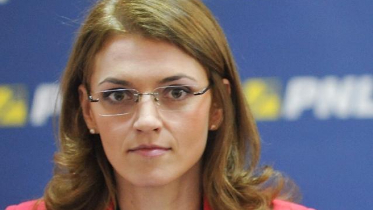 Alina Gorghiu candidează la șefia PNL, susținută de Klaus Iohannis 