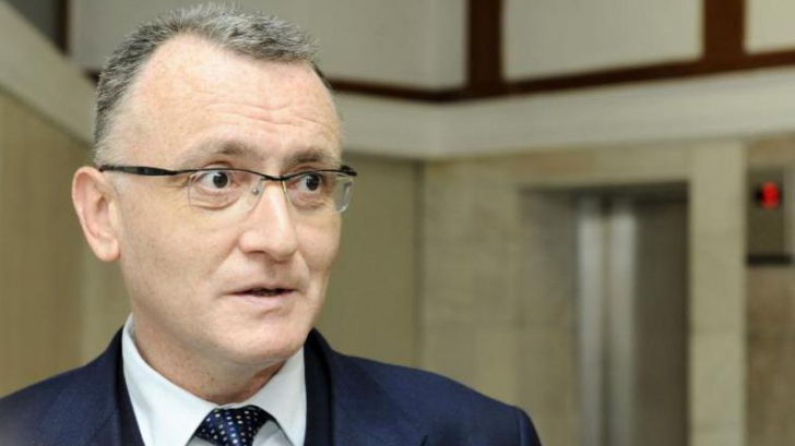 Reacţia ministrului Educaţiei după solicitarea de retragere a titlului de Doctor deţinut de Ponta