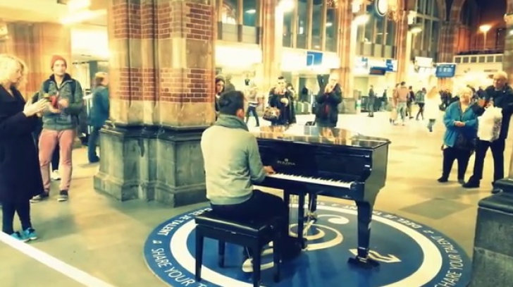 Povestea tânărului devenit celebru după ce a cântat imnul României în gara din Amsterdam