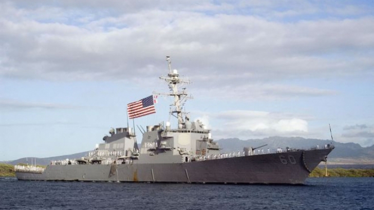 Distrugătorul USS Donald Cook soseşte vineri în Marea Neagră