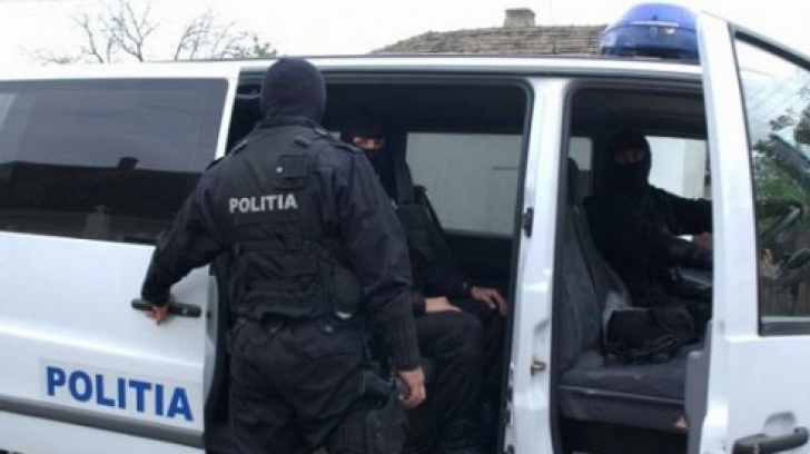 Percheziţii la şeful SIPI Suceava şi poliţişti, suspectaţi de abuz şi favorizarea infractorului 