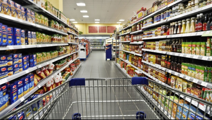 Atenţie! Protecţia Consumatorului a descoperit în magazine alimente expirate din iunie 2013