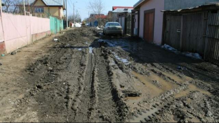 ŞOCANT - Aceasta este strada din Bucureşti ce nu a fost asfaltată niciodată!