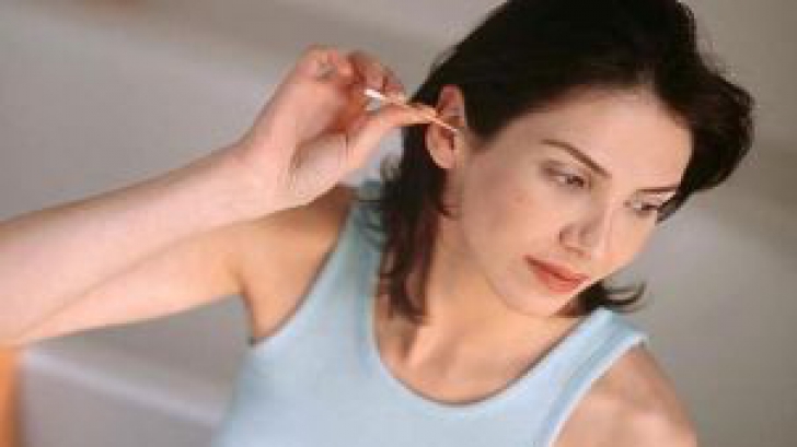 Foloseşti des beţişoare de urechi? Uite ce pericole crunte te pasc din cauza lor!