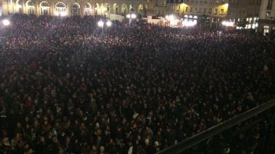 CHARLIE HEBDO. Mii de oameni participă la noi MARȘURI de solidaritate în Franţa