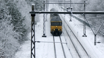 Trenurile de călători au &Icirc;NT&Acirc;RZIERI de p&acirc;nă la o oră, din cauza gerului