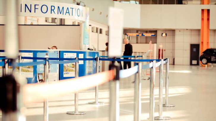 Un grup de 38 de români sunt blocaţi de 12 ore pe aeroportul Amman, din Iordania
