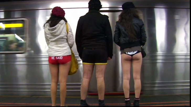 No Pants Subway Ride, pentru prima dată în Capitală. Călătorii, invitaţi să meargă fără pantaloni