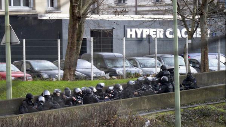 Atentatele din Franţa: Nouă dintre persoanele arestate în anchetă se mai află în arest