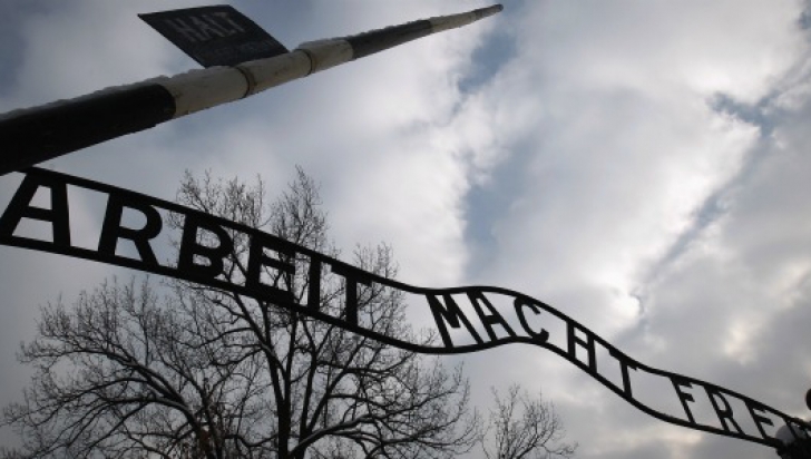 O supravieţuitoare a Holocaustului de origine română l-a adoptat pe nepotul unui comandant nazist