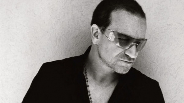 Bono(U2) ar putea sa nu mai cânte niciodată la chitară. 
Sursa foto: www.u2.com