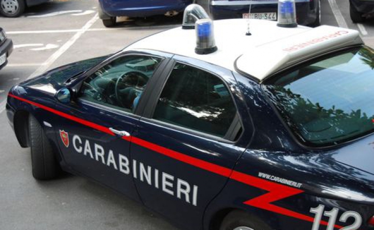 UPDATE: Bărbatul care se baricadase într-o clădire din Italia s-a predat autorităţilor