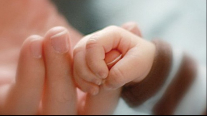 Primul bebeluş complet sănătos din Europa este un român
