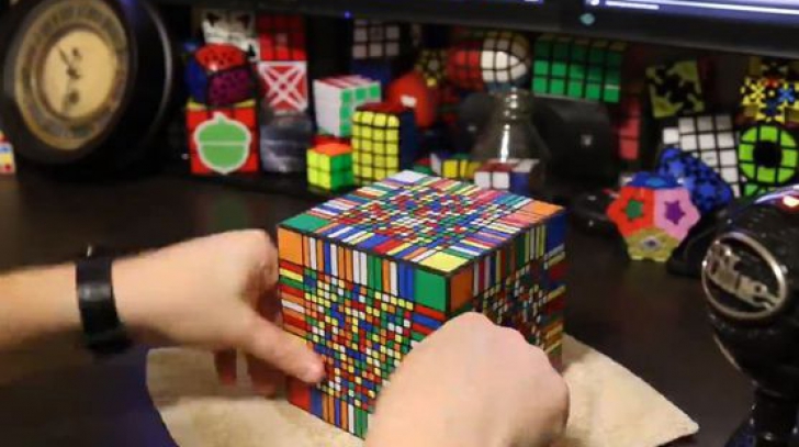 Cel mai complicat cub Rubik din lume poate fi rezolvat. Iată secretul 