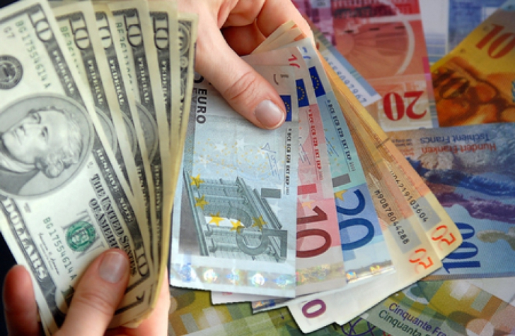 Ce spun oficialii băncii Elveției despre revenirea la un prag minim franc/euro