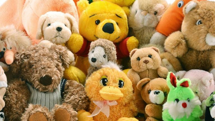 Mii de jucării contrafăcute, de peste 1,3 milioane lei, confiscate în Portul Constanţa Sud-Agigea