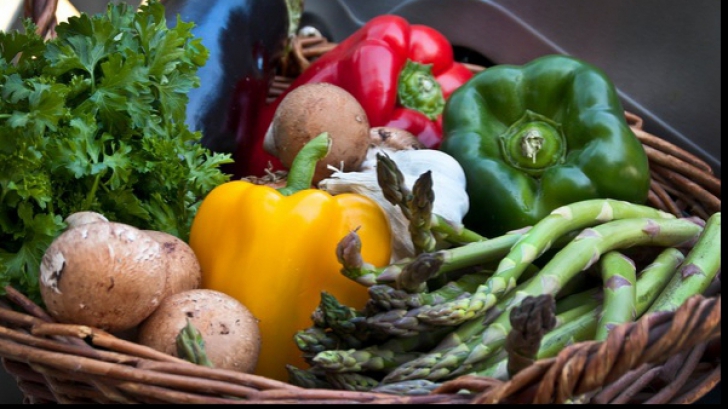 CRUDE sau GĂTITE: cum sunt mai sănătoase legumele?