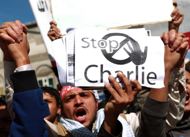 Protest faţă de caricatura Charlie Hebdo în faţa Ambasadei Franţei din Yemen