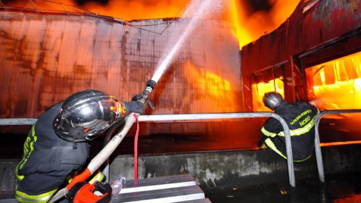 Incendiu puternic la o firmă de pompe funebre din Miercurea Ciuc