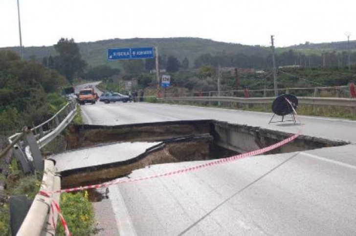 Pod prăbuşit, în Italia, la 10 zile după inaugurare