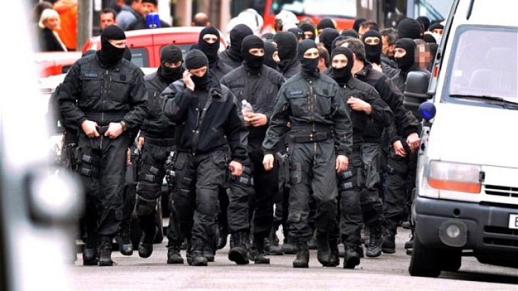Poliţia franceză, în alertă după atentate