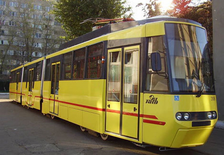 Internet gratuit în tramvaiele din Bucureşti. RATB propune tramvaie moderne dotate cu internet