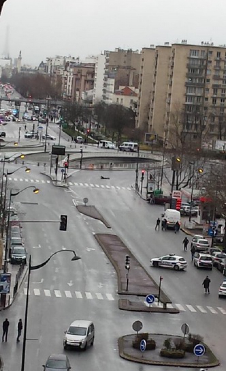 Încă un ATAC ARMAT la PARIS. LUARE DE OSTATICI într-o brutărie evreiască. AFP: Doi morţi