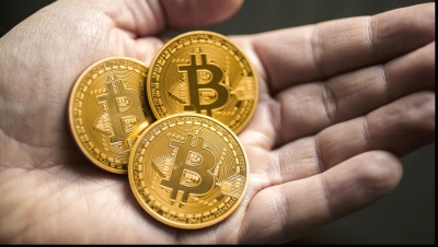 Valoarea Bitcoin scade din nou. Cât mai costă acum moneda virtuală
