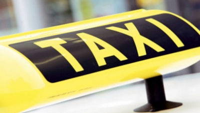 Taximetriștii, pentru a doua zi în stradă. Sute de oameni, așteptați în Piața Constituției