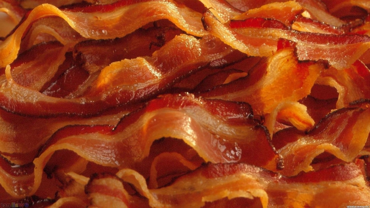 Kevin Bacon face reclamă la "Ouă cu ...Bacon"