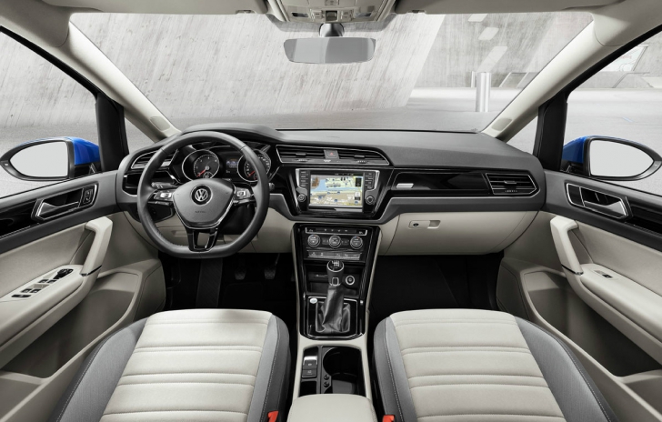 Volkswagen Touran: Cum arată noul Volkswagen Touran şi ce dotări are